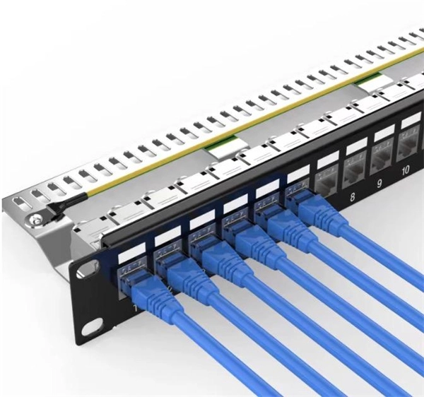 How to fix the reinforcing core of the optical distribution box